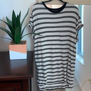 URBAN OUTFITTERS BDG white & black striped t-shirt dress (large) ✨